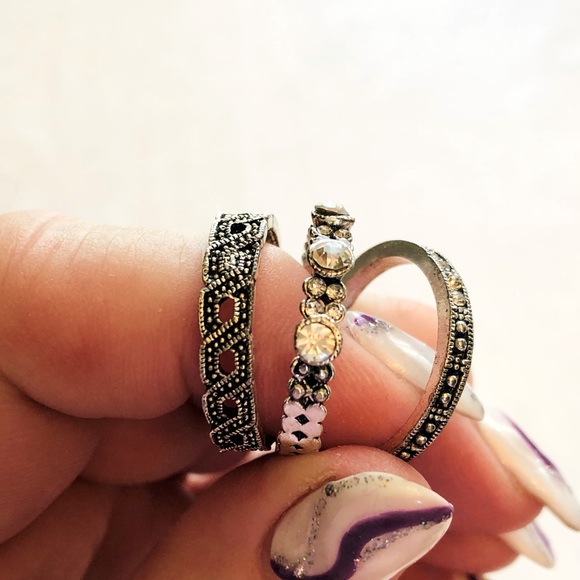 💜3/$30 Set of 3 Antiqued Silvertone Rings size 9-10 Crystals and Marcasite - Picture 2 of 9